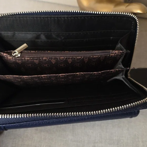 London Fog Navy Clutch Wristlet - Picture 6 of 7